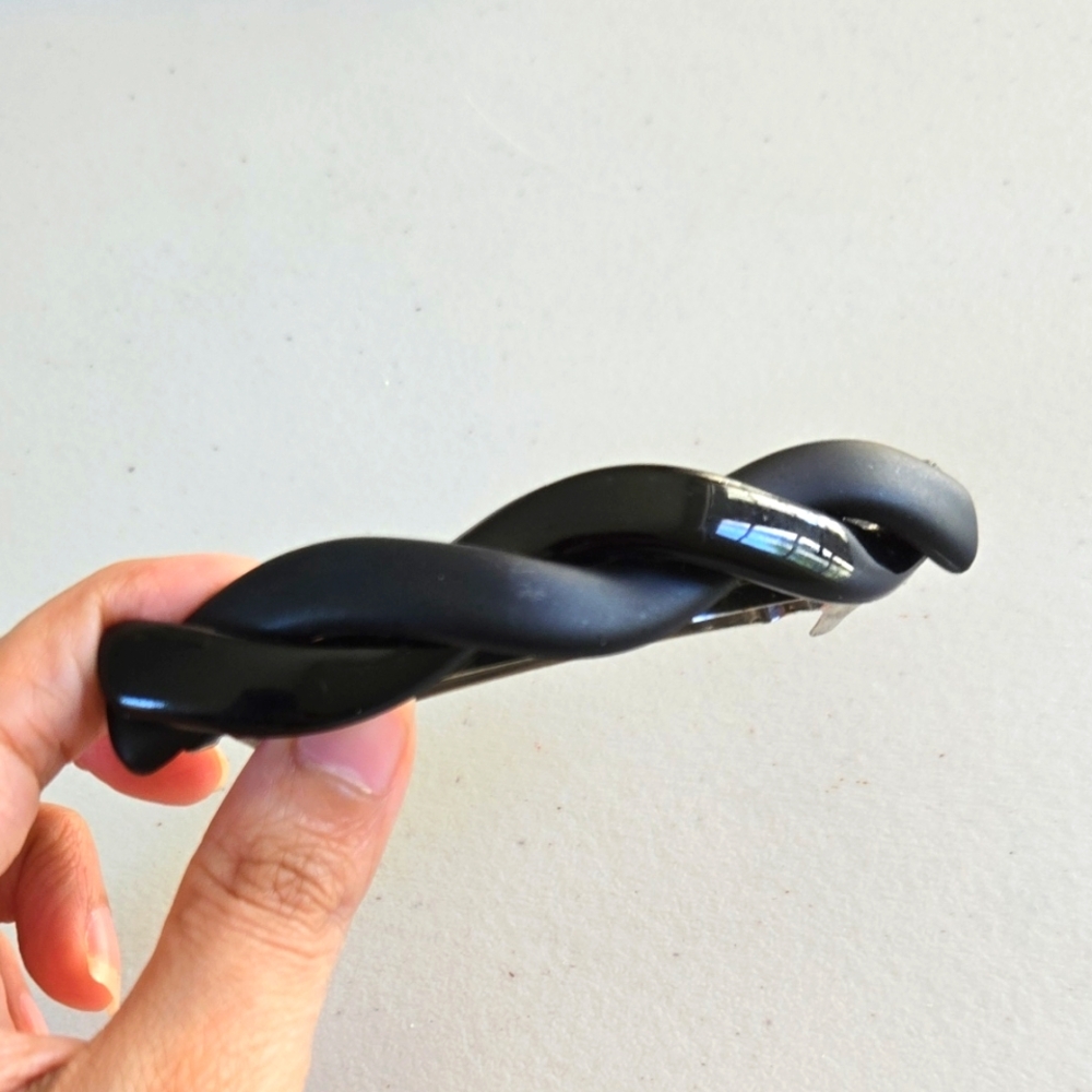 Black Twisted Hair Clip